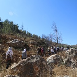 In Palestina l’inziativa Walk &amp; Talk riunisce i giovani per  ... Immagine 2